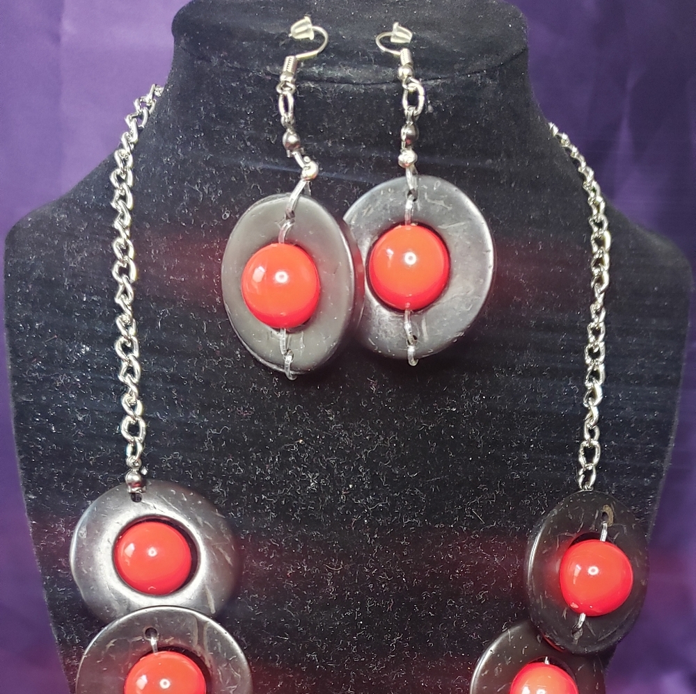 Red and Black Beaded Jewelry Set